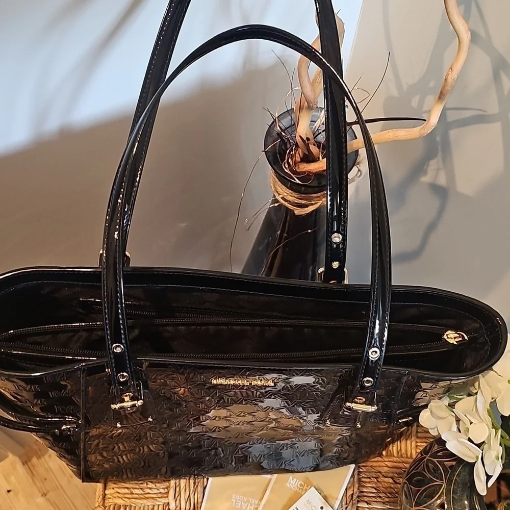 Michael Kors Voyager Nwt